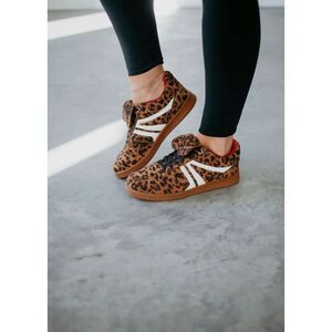 STEVE MADDEN MADRID Low top Sneakers NIB 8.5 Women’s Shoes Leopard Retro